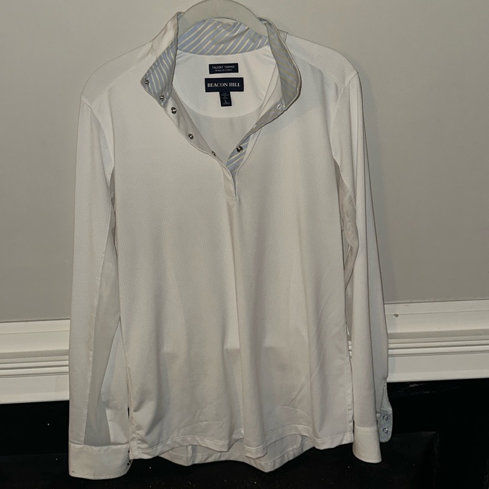Beacon Hill cool max show shirt. Large. Button closure